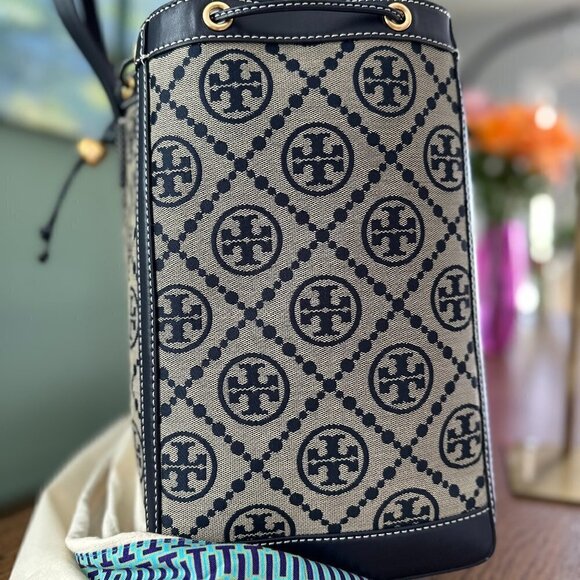 NEW! Tory Burch Jacquard Drawstring Tote -Large Navy NWT & dustbag - Picture 13 of 14